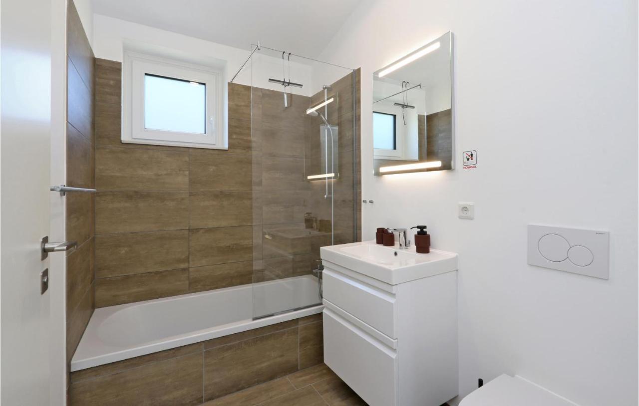 Awesome Home In Lembruch-Duemmer See With Kitchen 외부 사진